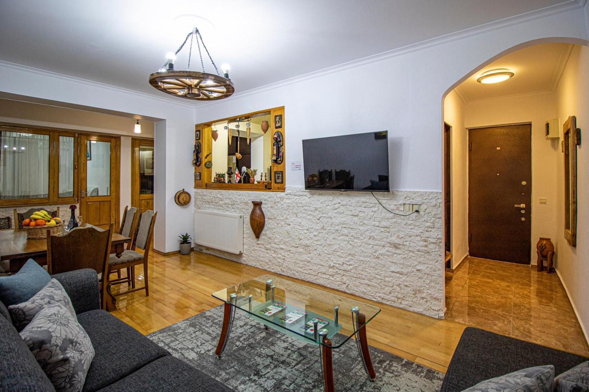 Cozy Apartment On Kostava Tbilisi ภายนอก รูปภาพ
