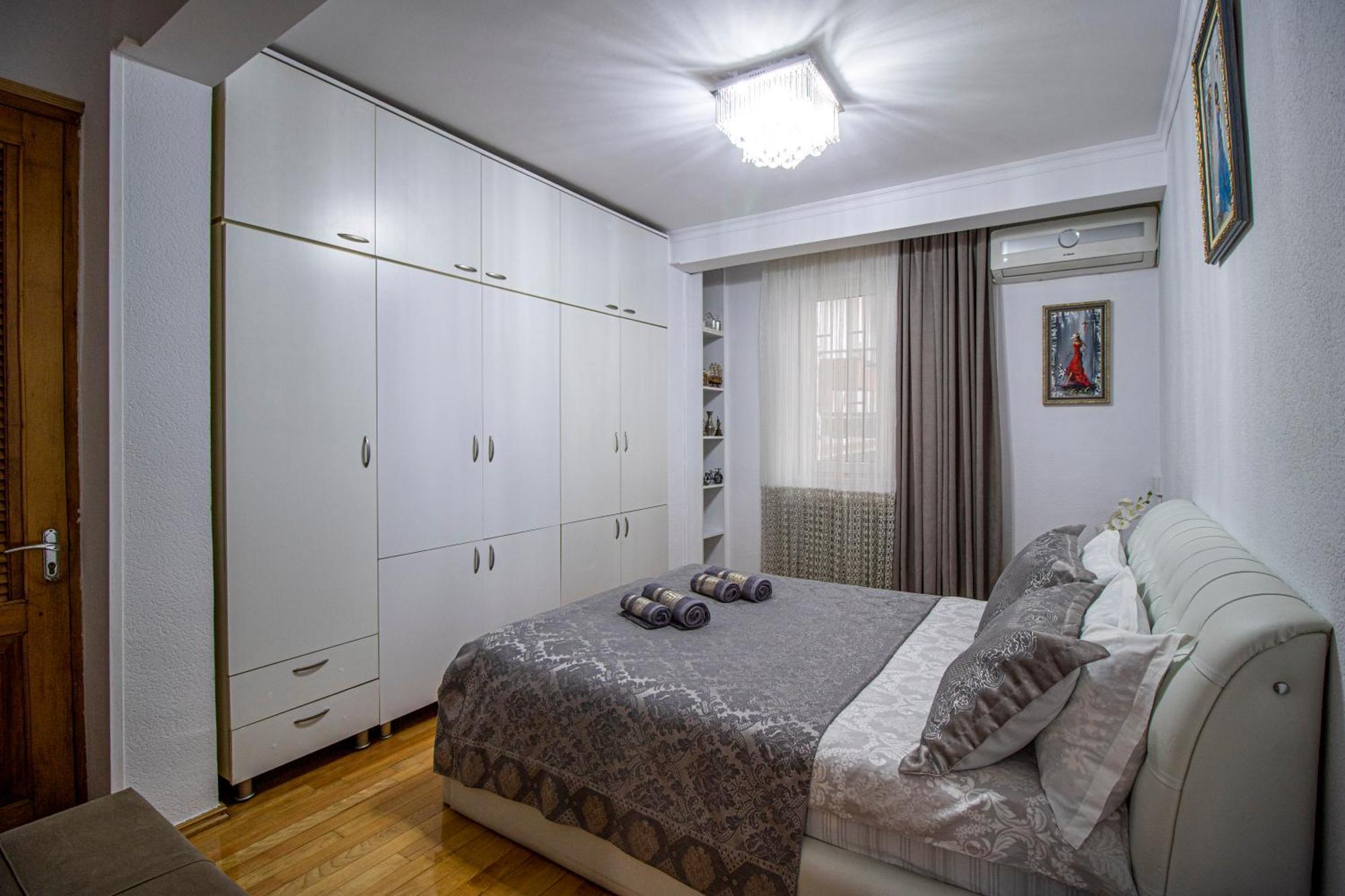 Cozy Apartment On Kostava Tbilisi ภายนอก รูปภาพ