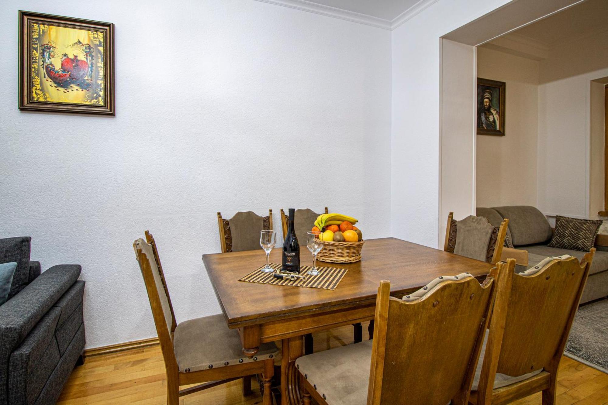 Cozy Apartment On Kostava Tbilisi ภายนอก รูปภาพ