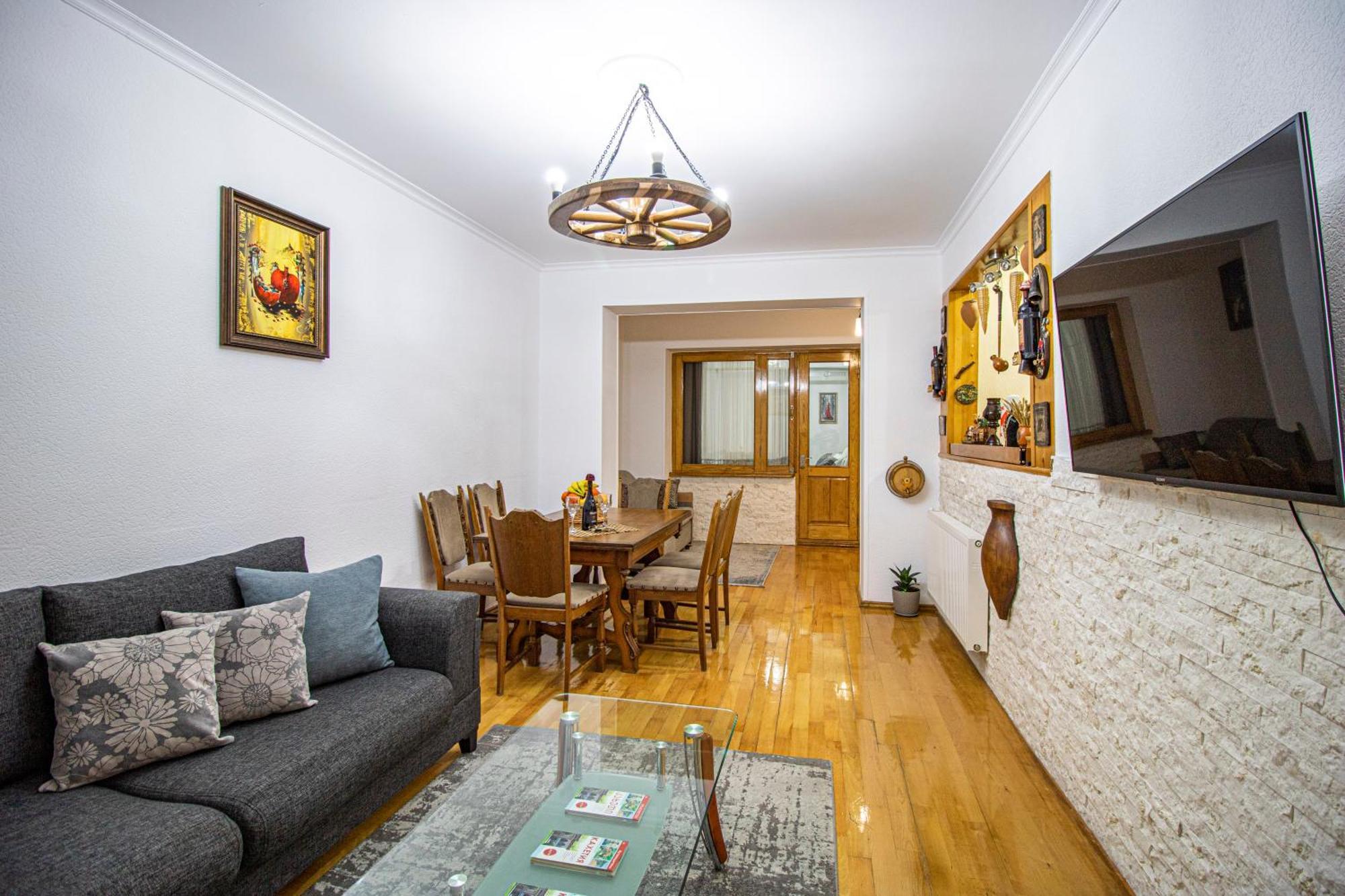 Cozy Apartment On Kostava Tbilisi ภายนอก รูปภาพ