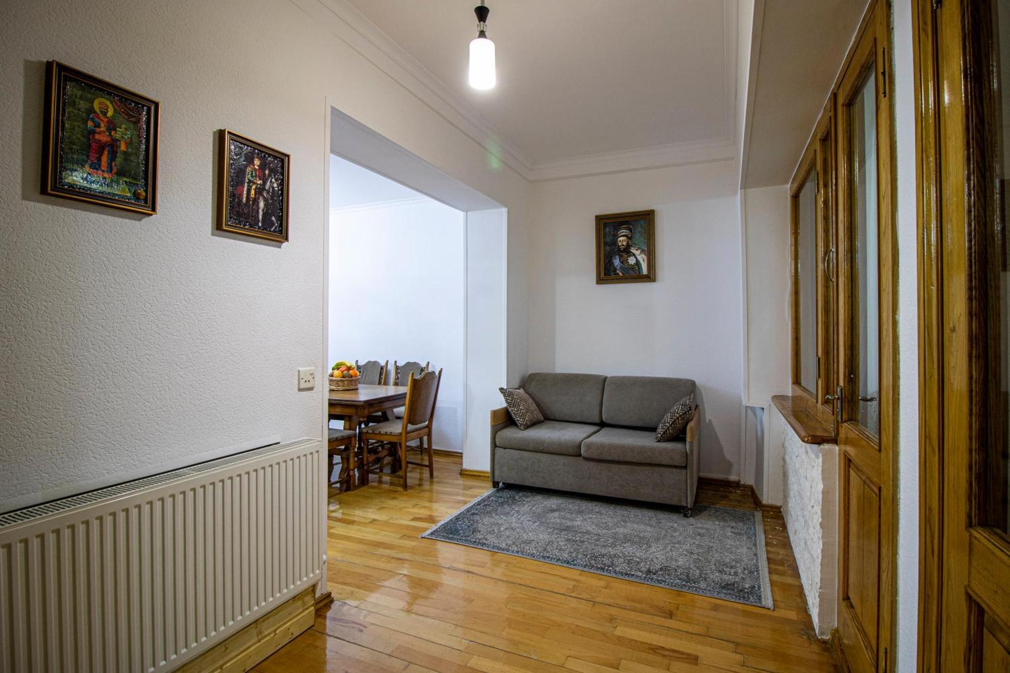 Cozy Apartment On Kostava Tbilisi ภายนอก รูปภาพ