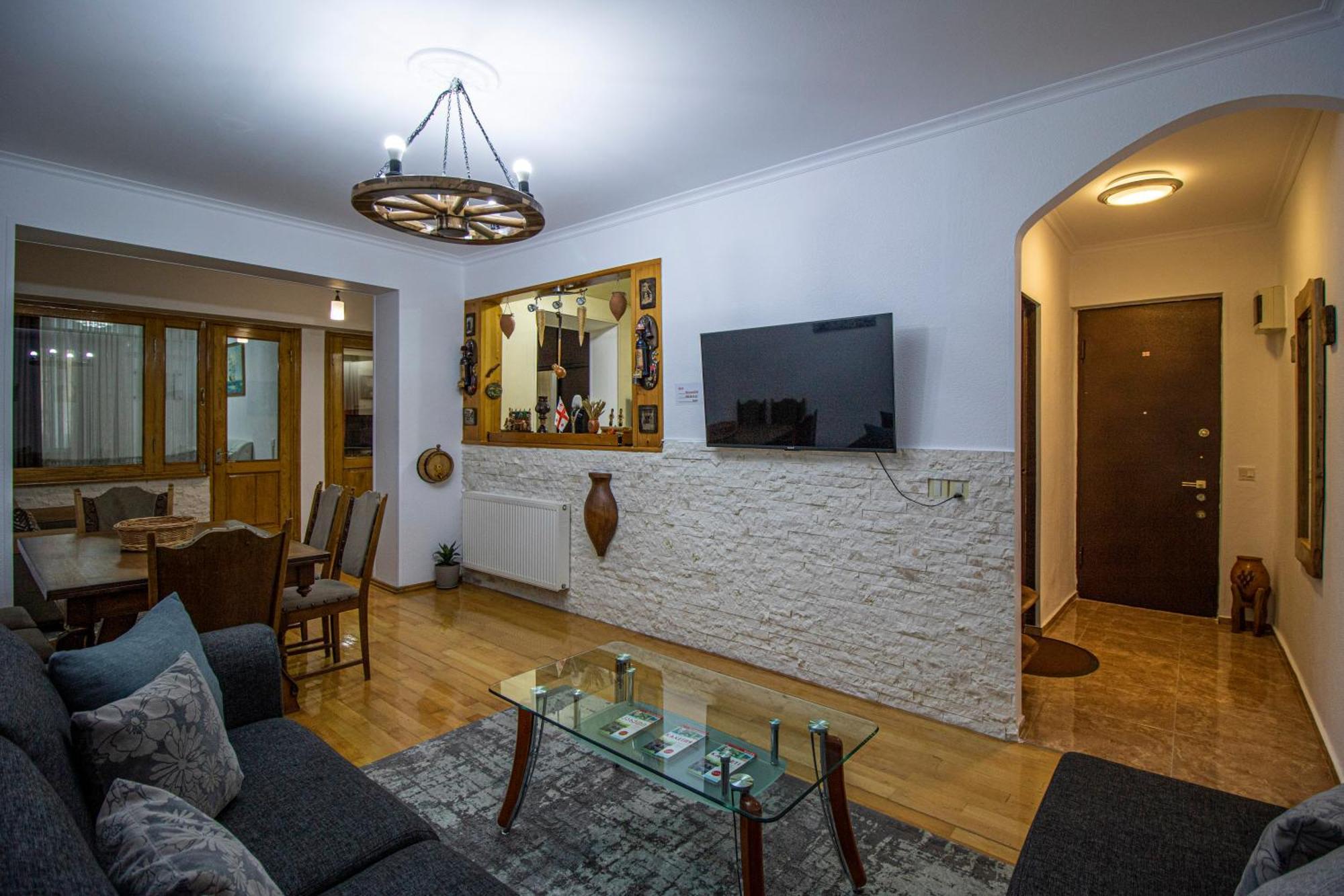 Cozy Apartment On Kostava Tbilisi ภายนอก รูปภาพ